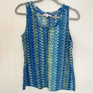 Two by Vince Camuto raw hem neckline blue geometric tank